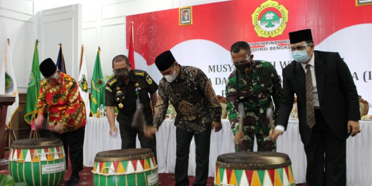 Pembukaan Muswil VI LDII Bengkulu pada Senin (12/10). Acara tersebut dibuka oleh Plt Gubernur Bengkulu, Dedy Ermansyah dan dihadiri oleh para pejabat pemerintah, TNI/Polri, dan seluruh ormas Islam di Bengkulu.