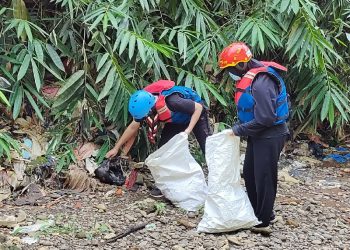 World Clean Up Day 2021, Pramuka Sako SPN Kota Depok Bersihkan Sungai Ciliwung