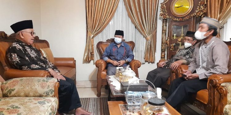 LDII DIY mengunjungi MUI perihal memperkenalkan kepengurusan DPW LDII DIY yang baru dikukuhkan.
Foto: Kiriman Daerah.
