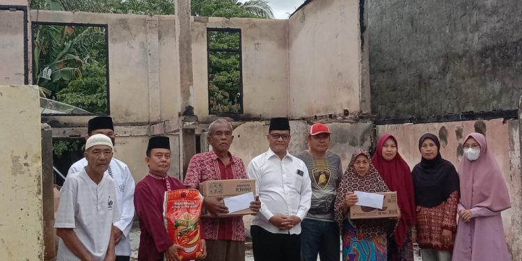 LDII Lahat Beri Bantuan Sembako pada Korban Kebakaran. Foto: Kirman Daerah.