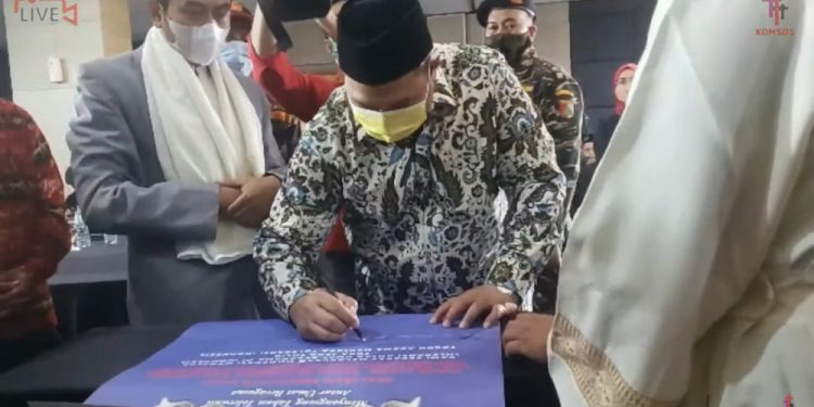 Ketua Ponpes Minhajurrosyidin KH Asy'ari Akbar mengikuti pengarahan Moderasi Beragama yang digelar Gereja Kalvari (22/11). Foto: Kiriman Daerah.