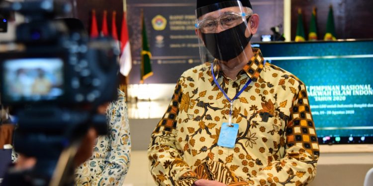 Pers seperti penyuluh dalam kegelapan, sesuai tugasnya memberikan edukasi, informasi, hiburan, dan kontrol sosial kepada rakyat Indonesia,” ujar Ketua Umum DPP LDII KH Chriswanto Santoso. Foto: LINES.