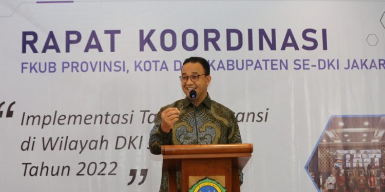 Gubernur DKI Jakarta Anies Baswedan hadir pada Rakor FKUB DKI Jakarta yang diselenggarakan secara hybrid di Ponpes Minhaajurrosyidiin, Jakarta Timur. Foto: LINES.