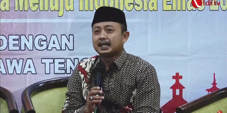 Kakanwil Kemenag Jateng H. Musta'in Ahmad saat menjadi narasumber di Webinar Kebangsaan Jilid II. Foto: LINES.