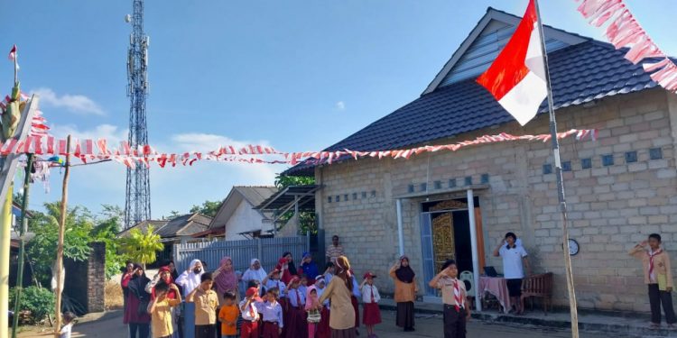 PAC LDII Ampui menggelar upacara bendera di halaman Taman Pendidikan Al Quran (TPA) Roudhatul Jannah, Pangkalbalam, Kota Pangkalpinang. Foto: LINES.