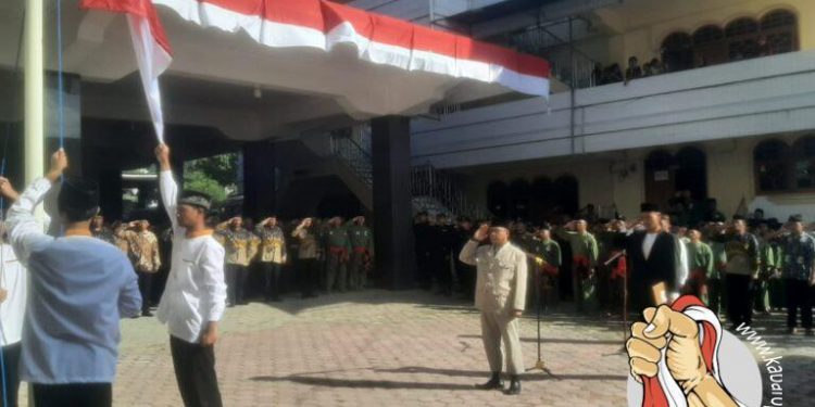 Ponpes Baitul Ulum di Magetan menggelar upacara bendera 17 Agustus. Foto: LINES.