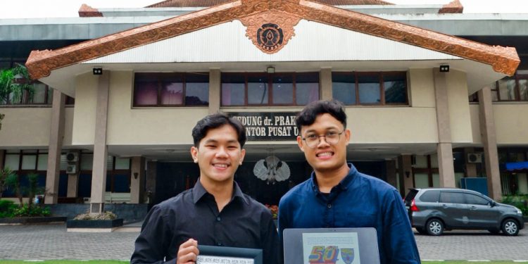 Andri Aulia Rahman, santri PPM Roudhotul Jannah yang juga mahasiswa seni rupa UNS Surakarta memenangkan lomba desain logo kompetisi yang digelar Universitas Malaya. Foto: LINES.