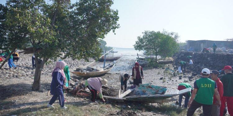 Kerja Bakti Nasional LDII LDII Gotong Royong Kerja Bakti Nasionalisme Kebangsaan Merah Putih Bersih Suci Mengepel Ngepel Solid RakernasLDII2023