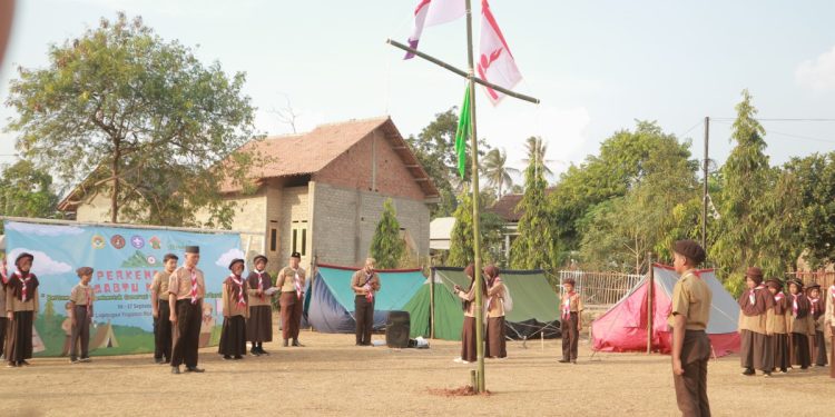 Ratusan anak usia SD dari berbagai wilayah di Natar, Lampung, mengikuti Perkemahan Sabtu Minggu (Persami) yang digelar atas kerja sama antara LDII Natar dengan Ikatan Remaja Masjid (Irmas) Serbajadi, Desa Pemanggilan, Natar, Lampung. Foto: LINES.