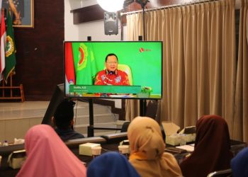 Webinar kedaulan pangan dan gizi untuk generasi bebas stunting berkaitan erat dengan Tujuan Pembangunan Berkelanjutan - SDG2 (Tanpa Kelaparan), SDG3 (Kehidupan Sehat Sejahtera), dan SDG12 (Konsumsi dan Produksi Bertanggung Jawab) Kedaulatan Pangan dan Gizi Bebas Stunting Kehidupan Sehat Sejahtera SDG2 Tanpa Kelaparan SDG12 Konsumsi dan Produksi yang Bertanggungj jawab SDG3 Kehidupan Sehat dan Sejahtera