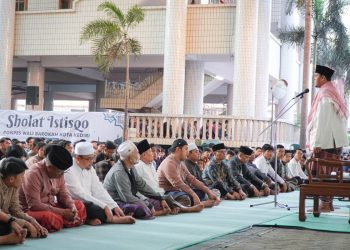 Salat Istisqo, Ponpes Wali Barokah Kediri, LDII, Bencana Kekeringan, Kemarau, Gubernur Jatim Khofifah,