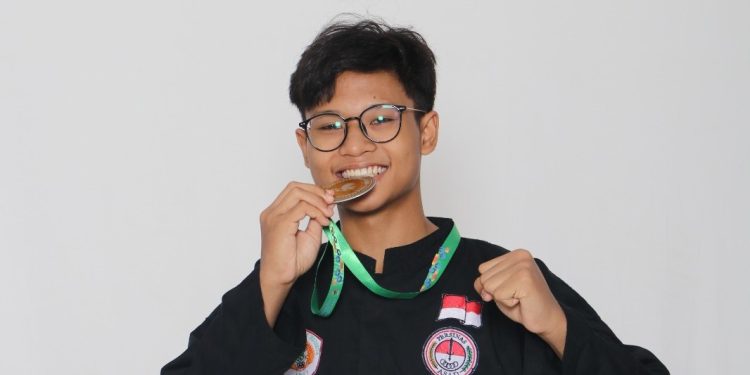 Siswa SMA Budi Utomo Gadingmangu Jawa Timur memenangkan kejuaraan pencak silat. Foto: LINES.