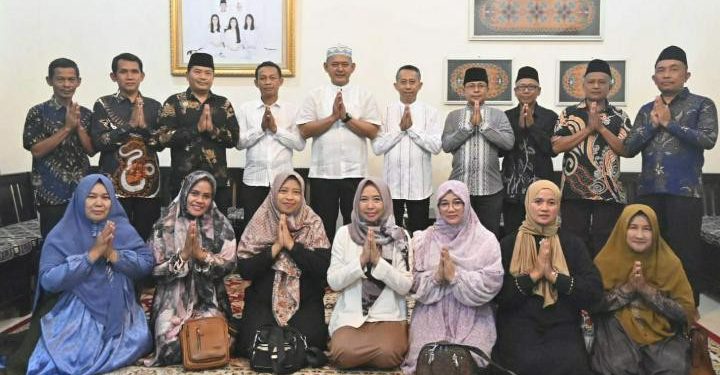 Pengurus LDII Kabupaten Pringsewu bersilaturahim dengan Rektor Institut Teknologi dan Bisnis Bakti Nusantara (IBN) Lampung, Fauzi pada Minggu (14/4). Foto: LINES.