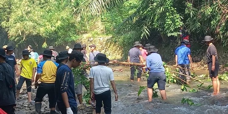 LDII Jawa Barat Kerahkan 500 Relawan Bersihkan Sungai Citarum. Foto: LINES.