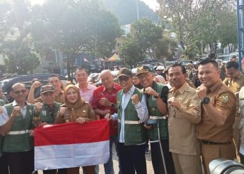 FKUB dan Wali Kota Bandarlampung Bagikan Ribuan Bendera Merah Putih
