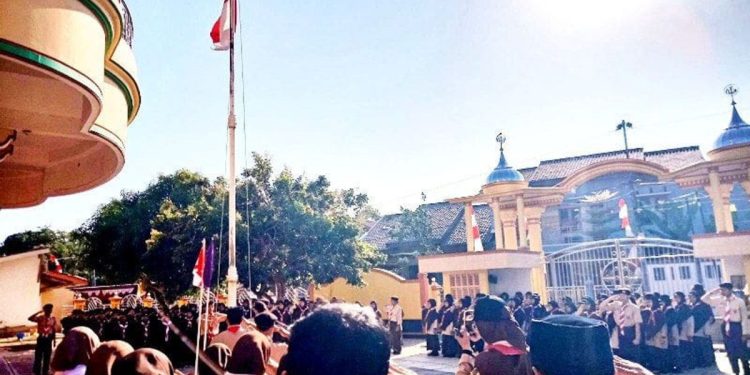 SMP Bina Insani naungan LDII Wonogiri mengadakan upacara peringatan Hari Pramuka ke-63. Foto: LINES.