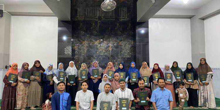 Madrasah Diniyah Takmiliyah (MDT) Baiturroyyan naungan PAC LDII Kelurahan Condongcatur, membagikan nilai hasil pembelajaran santri. Foto: LINES.