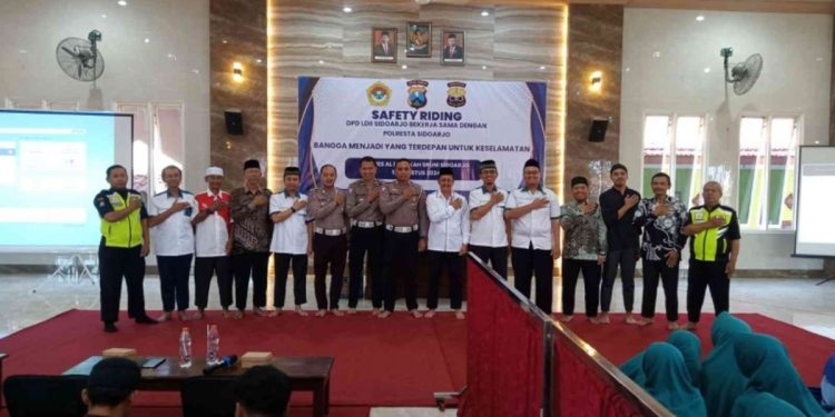DPD LDII dan Senkom Mitra Polri Sidoarjo menyelenggarakan acara safety riding bertema "Bangga Menjadi Yang Terdepan Untuk Keselamatan". Foto: LINES.