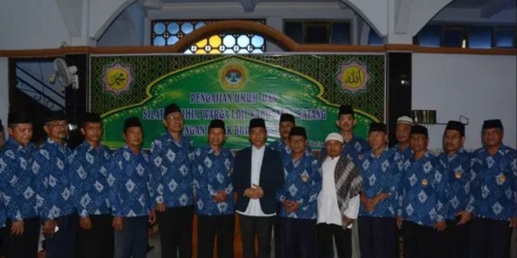 Bupati Batang Wihaji berkunjung di pengajian umum warga LDII, di Masjid Al Mutaqim, Batang, Jawa Tengah. Foto: LINES.