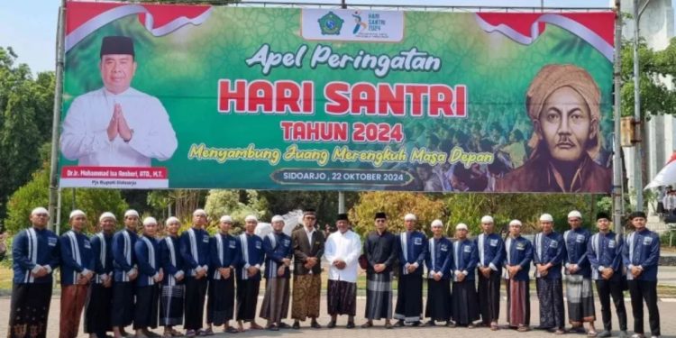 DPD LDII Sidoarjo mengikuti upacara peringatan Hari Santri Nasional (HSN) 2024, pada Selasa (22/10/2024). Foto: LINES