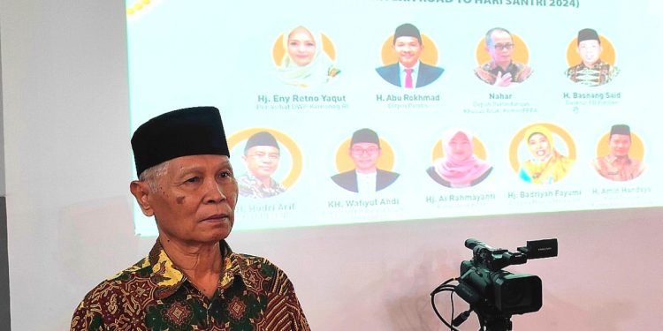 Pengasuh Ponpes Wali Barokah Kediri KH Sunarto saat ditemui di Webinar Deklarasi Pesantren Ramah Anak pada Kamis (3/10) kemarin. Foto: LINES.