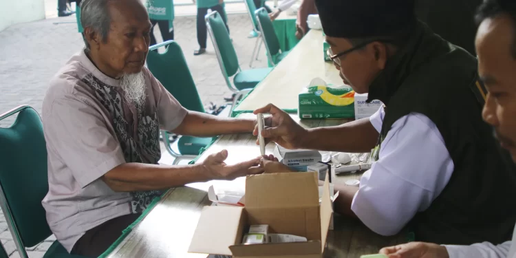 DPD LDII Jakarta Utara dan FKKI Jakarta Utara bekerja sama dengan PMI menghelat bakti sosial pada Minggu, (17/11). Foto: LINES