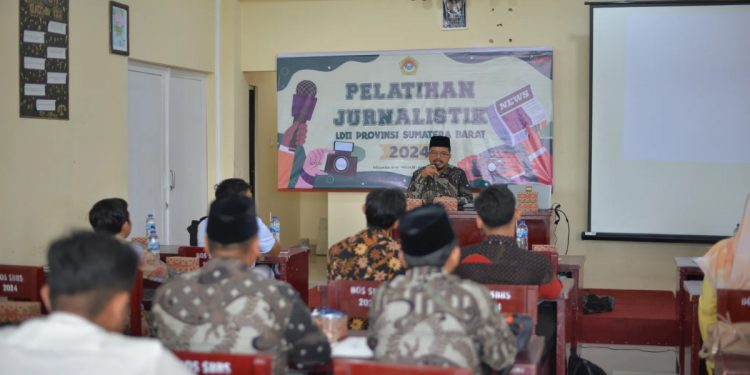 LDII Sumatera Barat (Sumbar) menghelat “Pelatihan Jurnalistik tentang Prinsip Kehumasan dan Etika Menulis Berita”, Sabtu (2/11). Foto: LINES