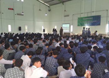 Kejari Kota Cimahi Berikan Penyuluhan Hukum Bagi Ratusan Siswa SMP BIBS