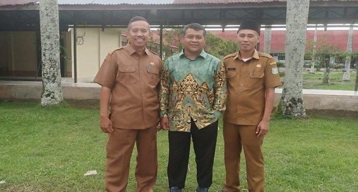 Ketua DPW LDII Kalimantan Barat, Susanto berkunjung ke SMKN 1 Mempawah Hilir untuk mengkampanyekan kepedulian lingkungan berbasis sekolah. Foto: LINES.