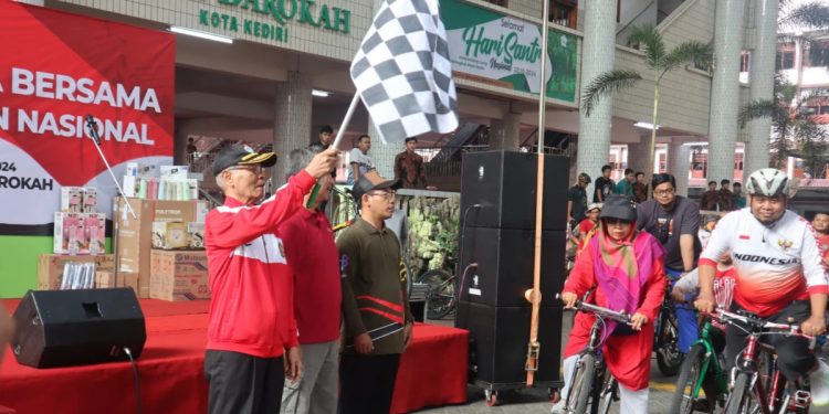 Pondok Pesantren Wali Barokah, Kota Kediri, Jawa Timur menggelar kembali gowes bersama pada Minggu (10/11). Foto: LINES