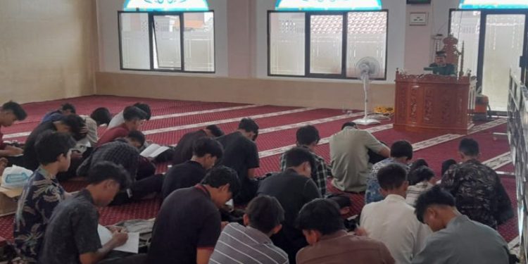 DPD LDII Kabupaten Bandung menyelenggarakan kegiatan asrama generasi penerus (generus) secara serentak di seluruh Pimpinan Cabang (PC) yang tersebar di wilayah Kabupaten Bandung. Foto: LINES.