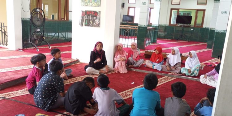 Sebanyak 70 generasi penerus yang terdiri dari anak-anak usia PAUD hingga kelas 6 SD mengikuti kegiatan Asrama Pengajian mengisi liburan. Foto: LINES.