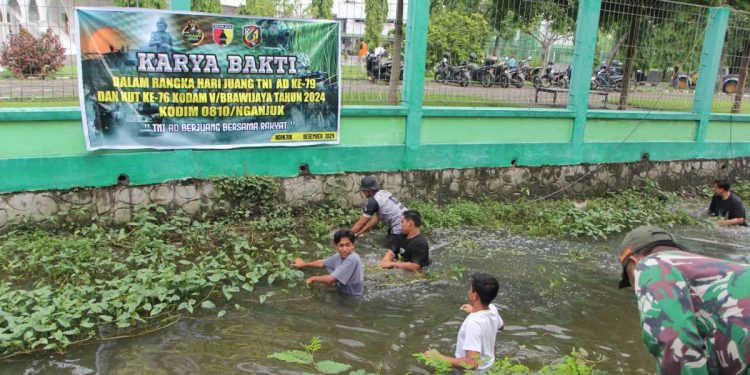 Pondok Pesantren (Ponpes) Millenium Alfiena, Lengkong, Nganjuk, Jawa Timur bersama Koramil dan Polsek Lengkong melaksanakan Karya Bhakti. Foto: LINES.
