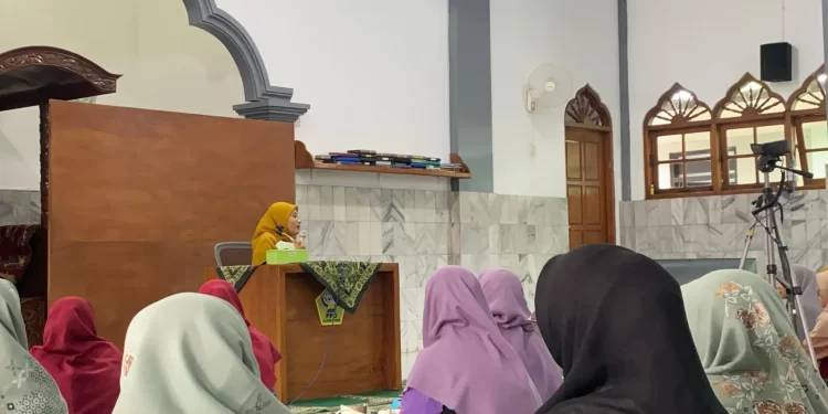Ratusan wanita dari Keputrian PC LDII Kecamatan Pedan menghadiri Pengajian Keputrian yang digelar di Masjid Khoirul Fatihin, Ngaren, Pedan, pada Minggu (1/12).  Foto: LINES