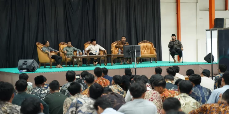 Para ulama di Pondok Pesantren (Ponpes) Al Ubaidah, Kertosono, Nganjuk, Jawa Timur menghelat acara “Pendidikan Persiapan Menikah” pada Jumat (6/12). Foto: LINES