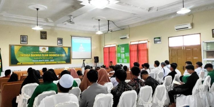 DPD LDII Klaten, bekerja sama dengan Forum Komunikasi Kesehatan Islam (FKKI), mengikuti Webinar Pelatihan Bantuan Hidup Dasar (BHD) pada Sabtu, (30/11). Foto: LINES