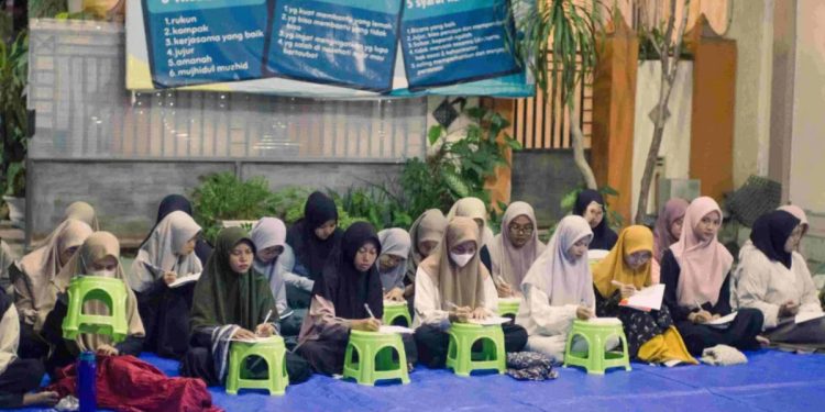 Pengajian akhir tahun dihelat LDII Sulawesi Tengah pada malam pergantian tahun dan diikuti ribuan remaja LDII yang ada di wilayah tersebut, pada Selasa (31/12). Foto: LINES
