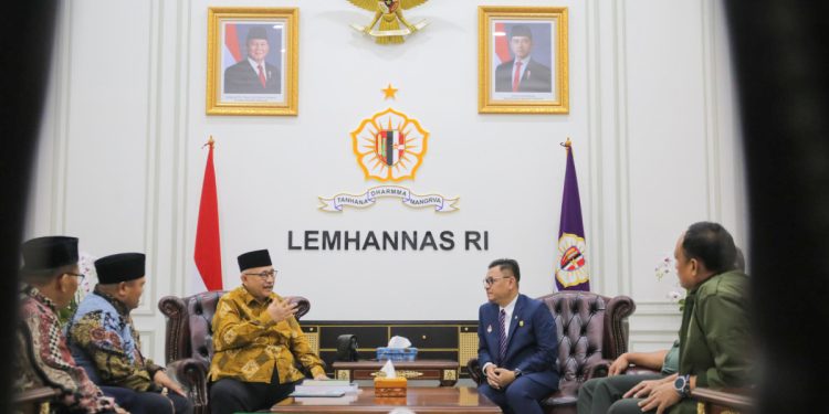 Jajaran Pengurus DPP LDII saat bertandang ke Lemhanas RI, Senin (13/1). Foto: LINES.