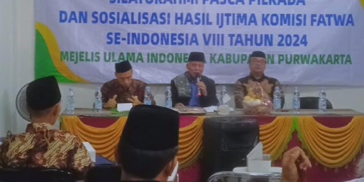 Ketua DPD LDII Kabupaten Purwakarta, Susilo Agus Budiyono menghadiri “Sosialisasi Hasil Ijtima' Ulama Komisi Fatwa MUI se-Indonesia VIII Tahun 2024”, yang diselenggarakan di AMIK YPAT Purwakarta. Foto: LINES.