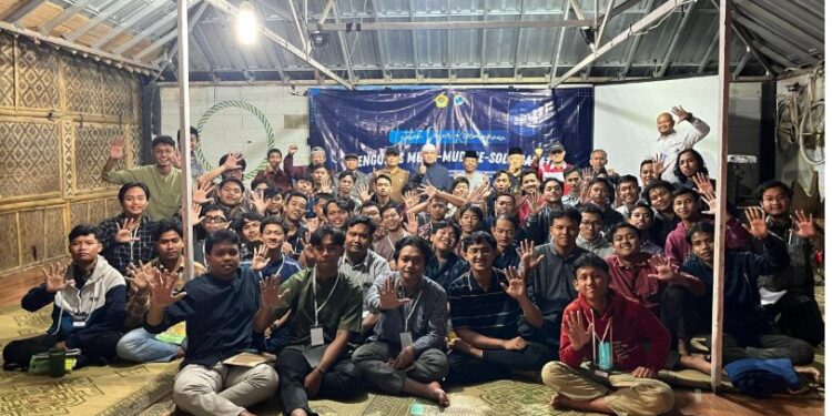 Lembaga Dakwah Islam Indonesia (LDII) Surakarta, melalui Penggerak Pembina Generus (PPG) Solo, menggelar kegiatan Latihan Dasar Kepemimpinan (LDK) bagi para pengurus muda-mudi. Foto: LINES