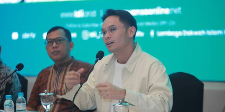 Artis sekaligus pembicara publik, Ben Kasyafani berbagi ilmu tentang public speaking dalam Rapat Koordinasi Nasional (Rakornas) DPP LDII. Foto: LINES.