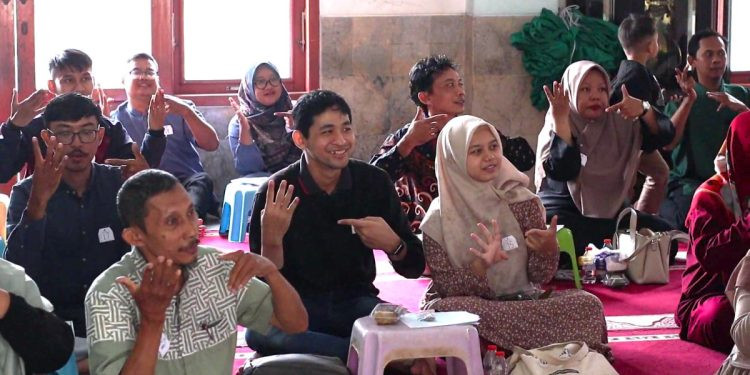 PC LDII Pancoran Mas berkoordinasi dengan Bidang Pemberdayaan Perempuan dan Kesejahteraan Keluarga (PPKK) DPD LDII Kota Depok menggelar pengajian untuk pasangan suami istri. Foto: LINES.