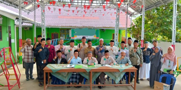 Ketua Pondok Pesantren Taufiqurrohman (PPTR) Musi Banyuasin (Muba), KH Daud Sobri, menghadiri sosialisasi program Santripreneur yang diselenggarakan oleh Badan Amil Zakat Nasional (Baznas). Foto: LINES.