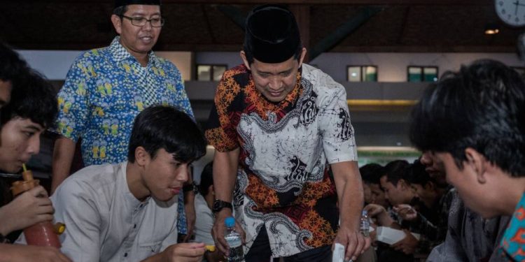 Bank Syariah Indonesia (BSI) melalui DPP LDII menyalurkan 550 paket buka bersama kepada Pondok Pesantren Minhaajurrosyidiin, Jakarta. Foto: LINES.