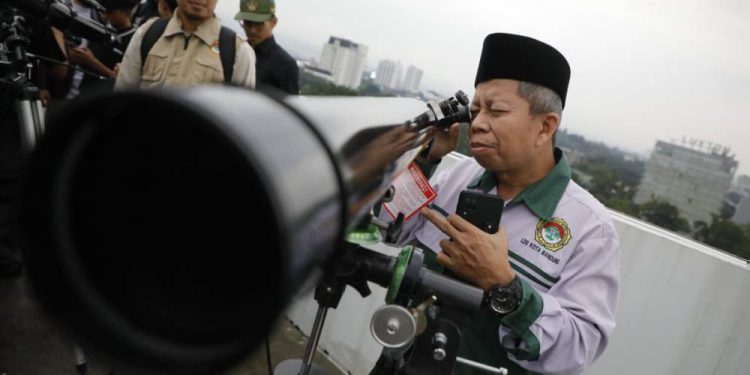 DPD LDII Kota Bandung turut serta dalam kegiatan pemantauan hilal untuk menentukan awal Ramadan 1446 H. Foto: LINES.