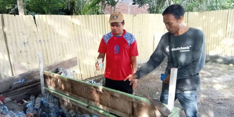 DPD LDII Kabupaten Dompu, Nusa Tenggara Barat, menggagas program “Sampah Barokah”. Foto: LINES.