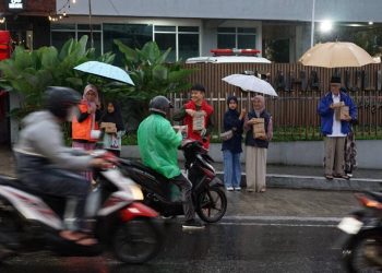 Berbagi Berkah Ramadan, LDII Jabar Kembali Bagikan Takjil Gratis