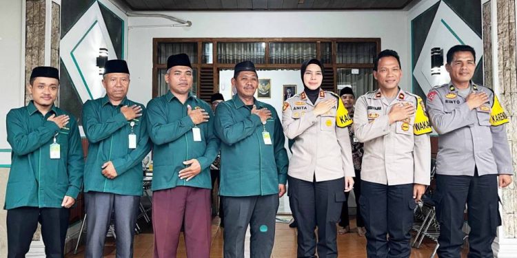 Pengurus DPD LDII Kota Magelang menerima kunjungan kerja dari jajaran Polres Magelang Kota pada Rabu (14/2). Foto: LINES.