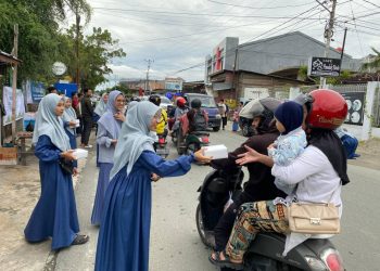 LDII Sulteng Bagi Takjil Gratis Kepada Masyarakat
