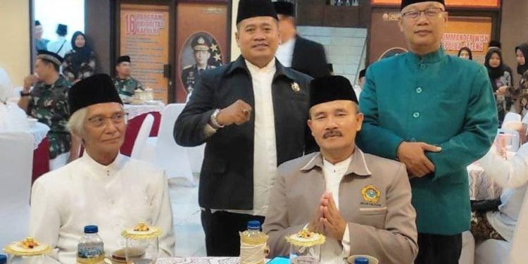 Polres Klaten menggelar acara “Sholawat dan Ngaji” (Showanji) di Mapolres Klaten pada Rabu, (26/2/2025). Kegiatan ini dihadiri oleh berbagai elemen masyarakat, termasuk DPD LDII Kabupaten Klaten. Foto: LINES.